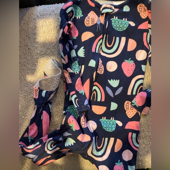 Carters 4t rainbow footsie pajama girls - Picture 1 of 1
